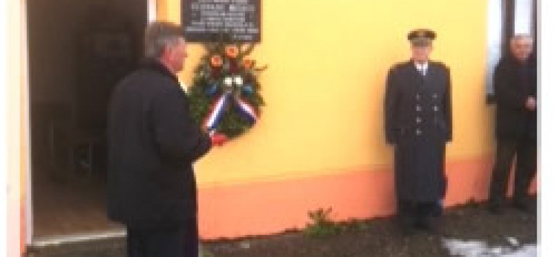 Spomen ploča poginulom hrvatskom branitelju Stjepanu Mesecu